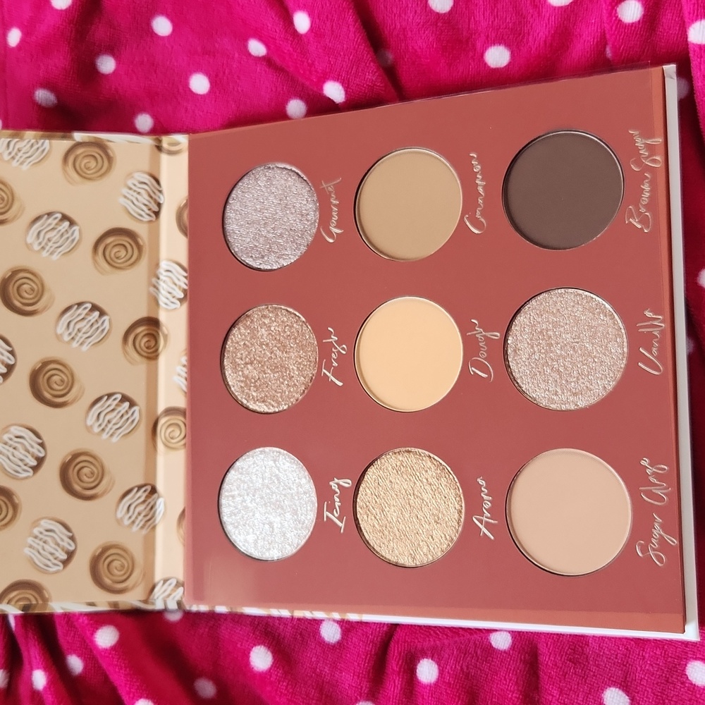 Beauty Bakerie The Chosen Bun Eyeshadow Palette - Cream and Brown - Picture 3 of 8